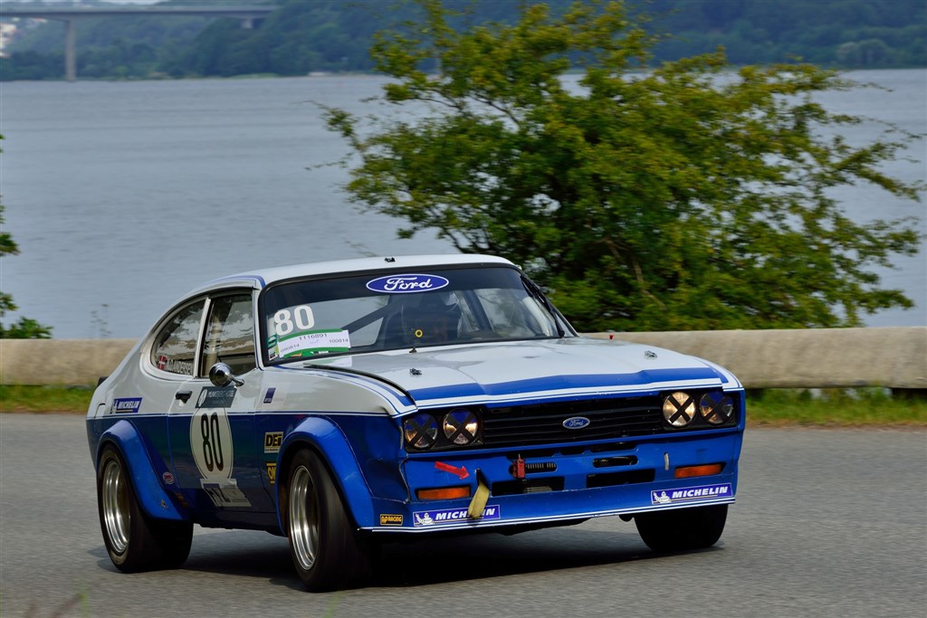 Slog alle favoritterne: Sidste år nummer fem i en VW Golf, i år nummer et i en Ford Capri. Niels Ole Andersen fra Jelling kører stærkt. Han har nu tidsrekorden på Munkebjerg.
(Foto: Michael Eisenberg)